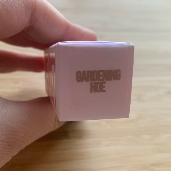 Jeffree Star Velvet Trap Lipstick - Gardening H*e (Muted Nude Yellow) - NWB - Picture 6 of 7